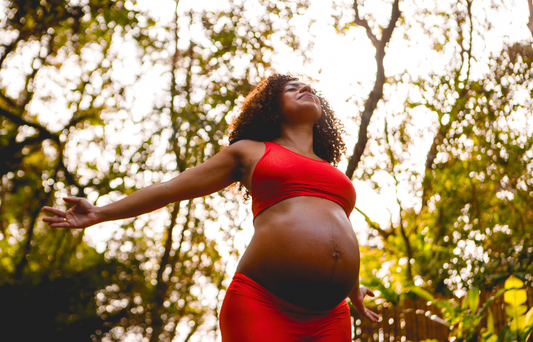 prognant woman meditating